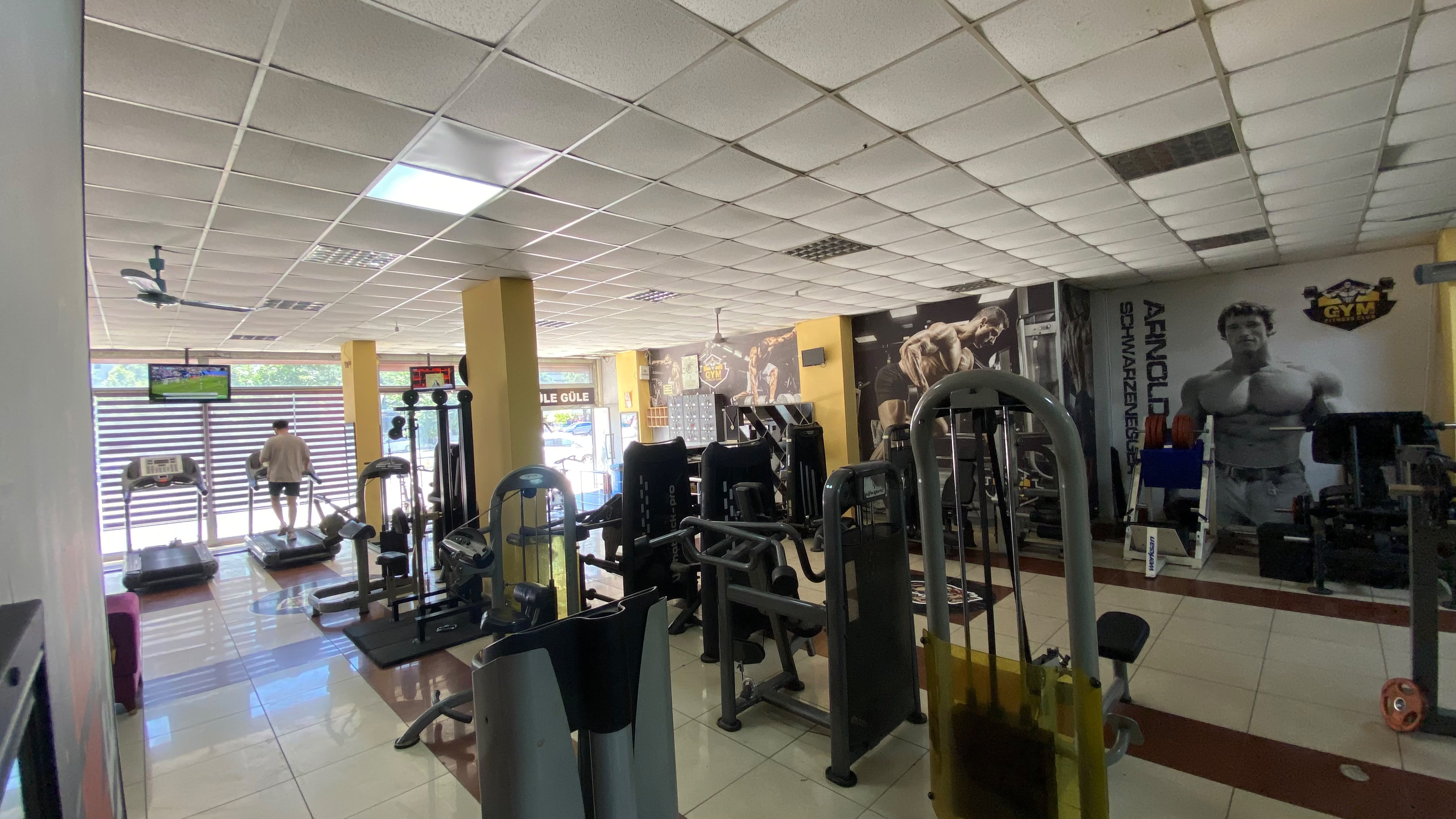 Salon içinde yoğun kullanıma uygun açık çalışma alanı